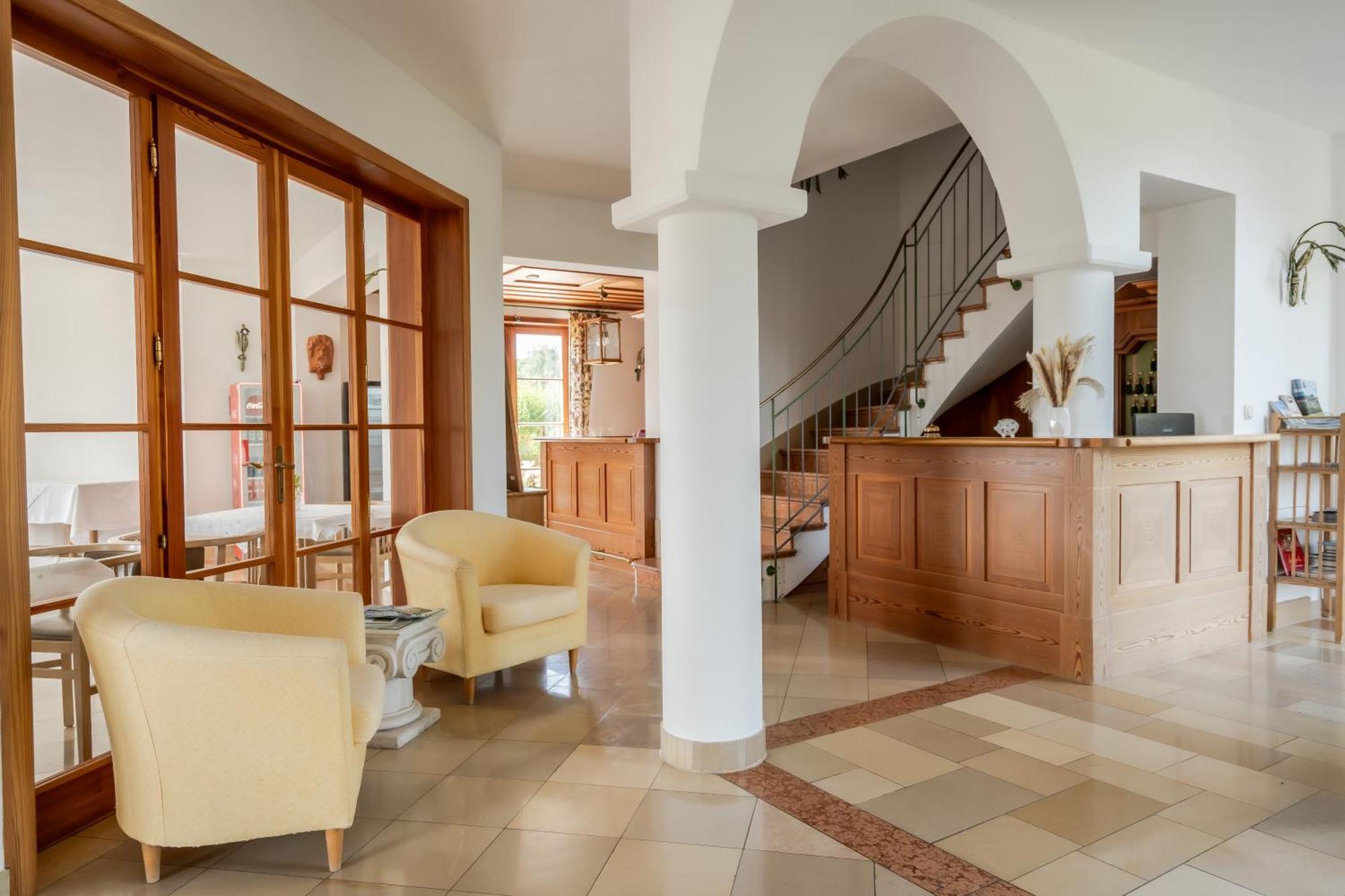 Hotel Roemerstein Лойперсдорф-бай-Фюрстенфельд Экстерьер фото