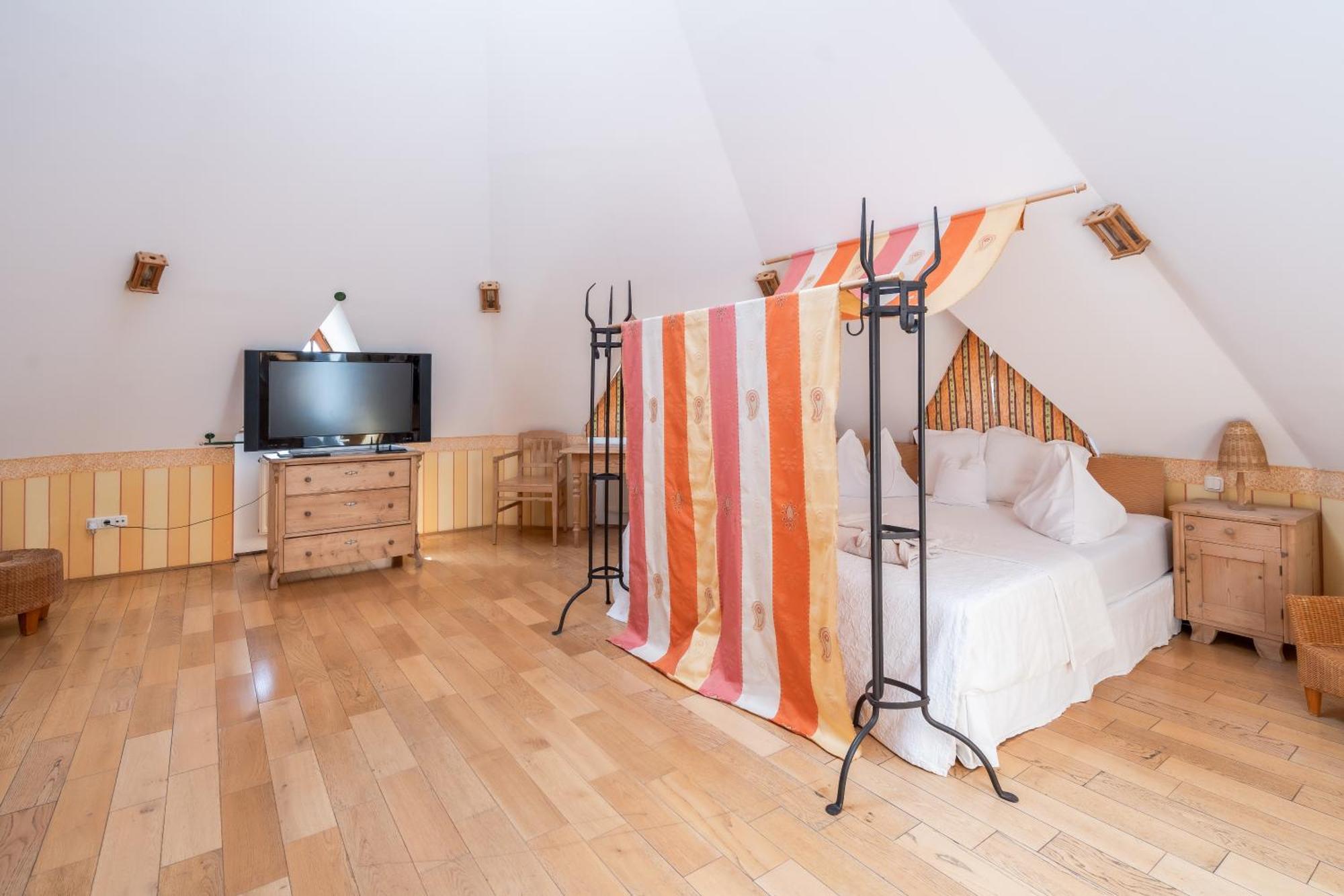 Hotel Roemerstein Лойперсдорф-бай-Фюрстенфельд Экстерьер фото