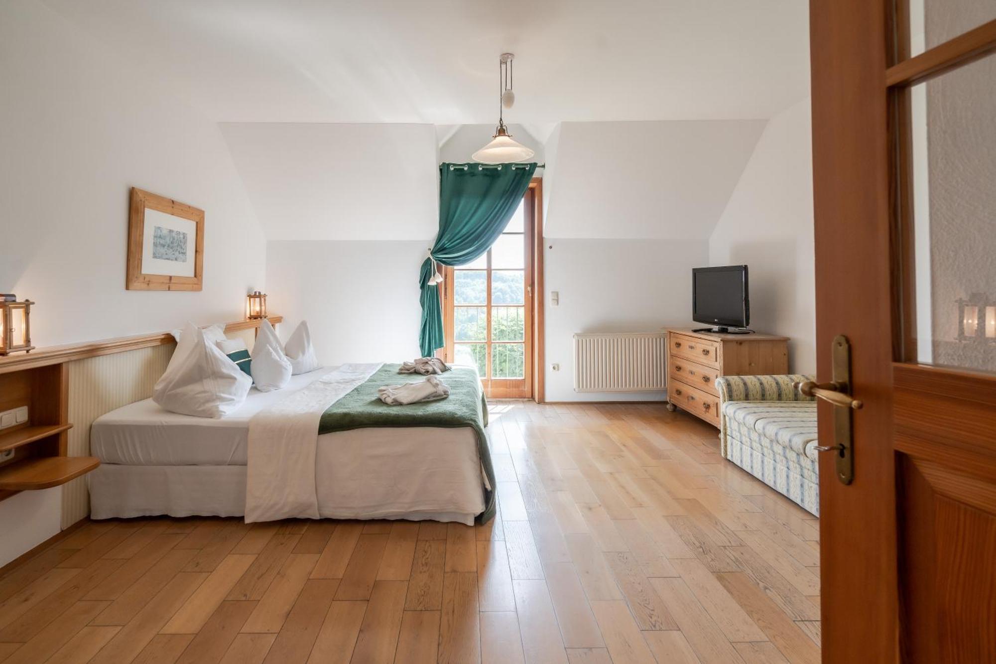 Hotel Roemerstein Лойперсдорф-бай-Фюрстенфельд Экстерьер фото