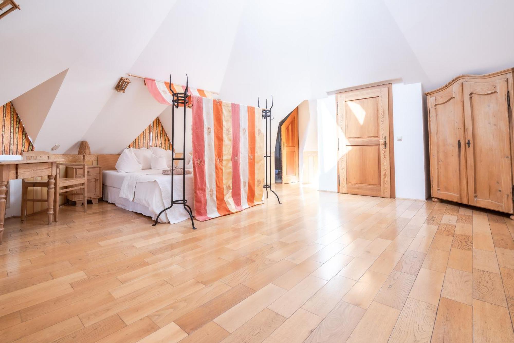 Hotel Roemerstein Лойперсдорф-бай-Фюрстенфельд Экстерьер фото