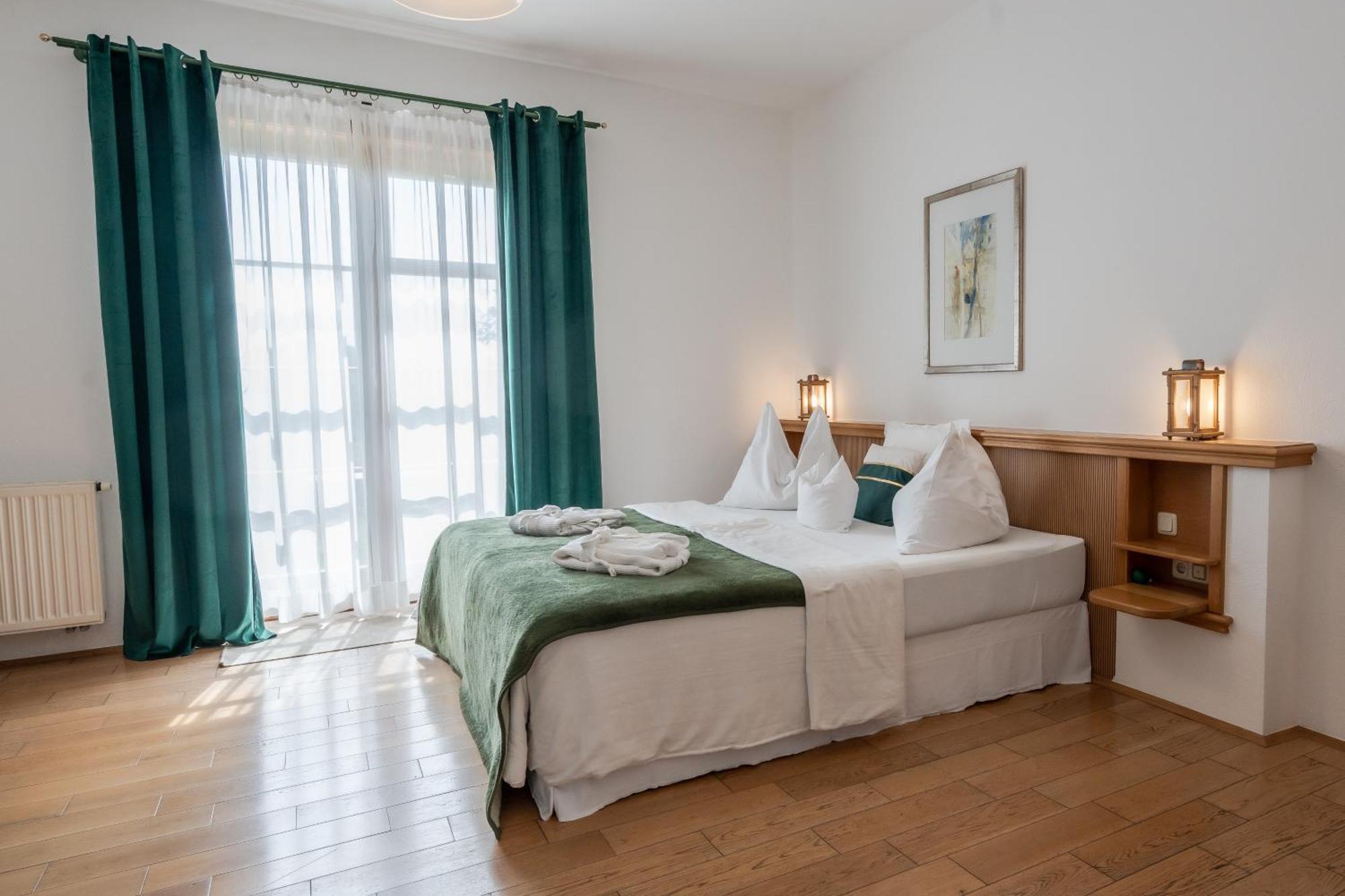 Hotel Roemerstein Лойперсдорф-бай-Фюрстенфельд Экстерьер фото