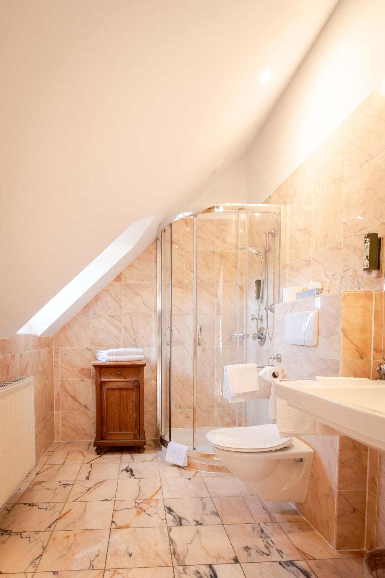 Hotel Roemerstein Лойперсдорф-бай-Фюрстенфельд Экстерьер фото