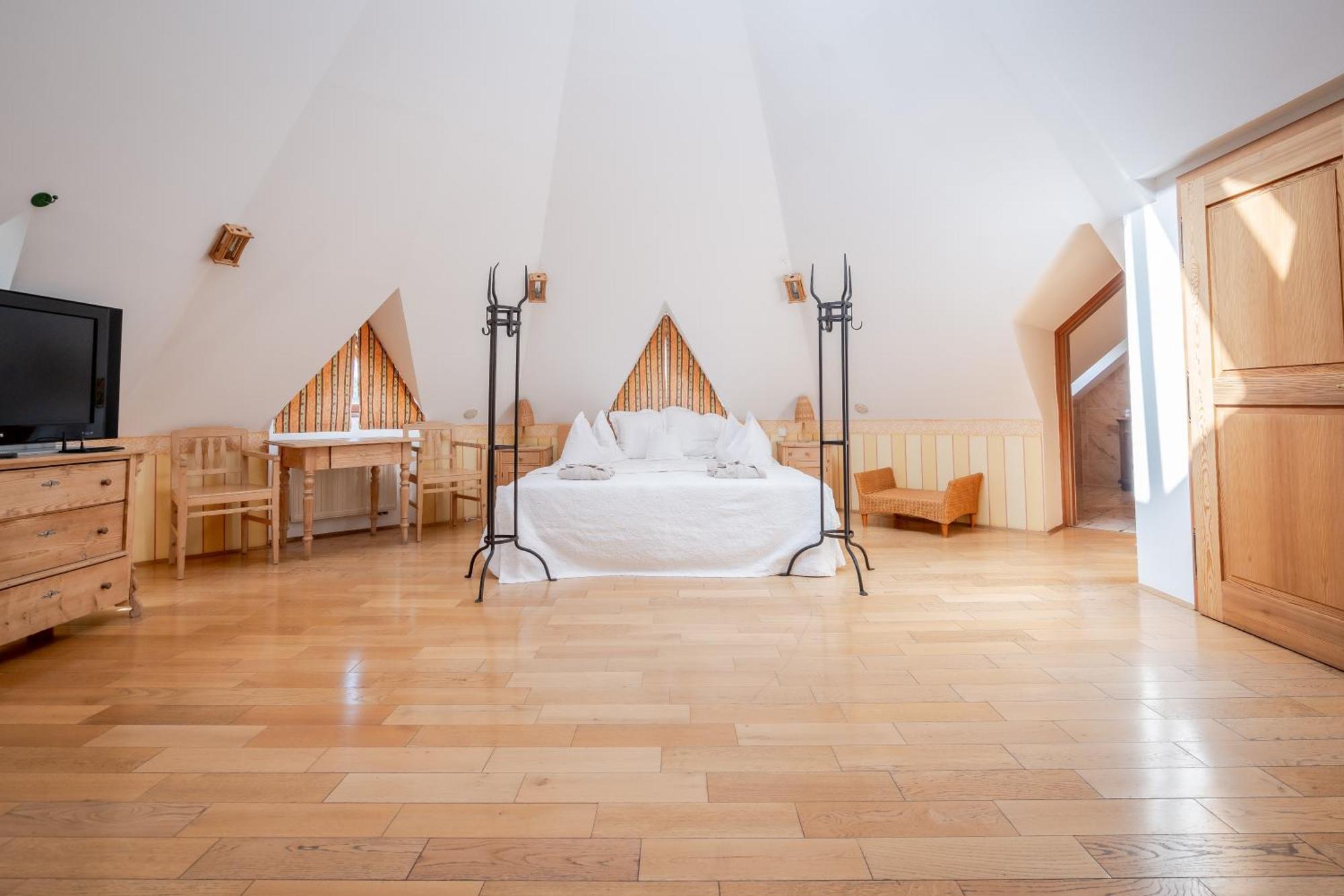 Hotel Roemerstein Лойперсдорф-бай-Фюрстенфельд Экстерьер фото