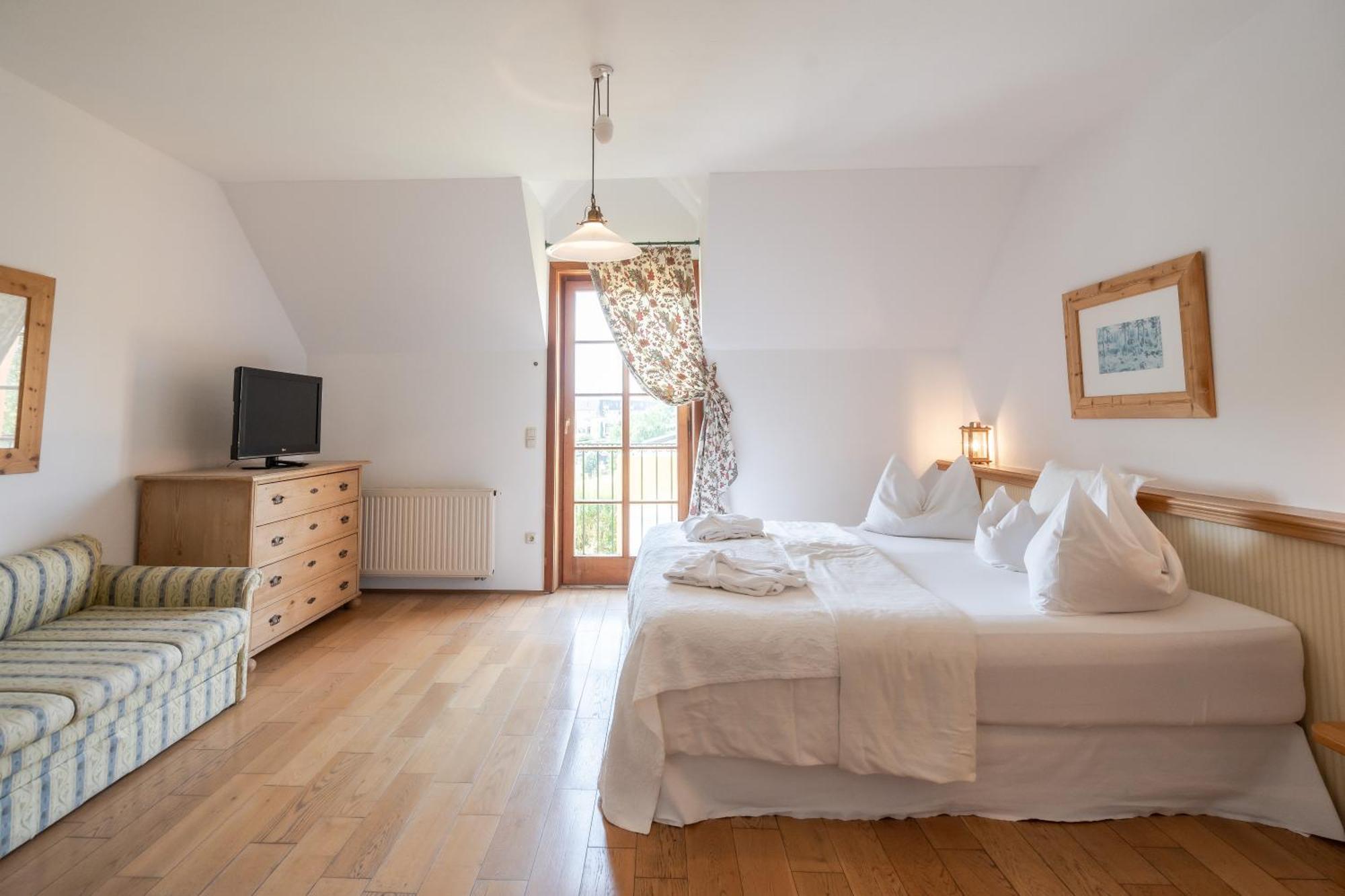 Hotel Roemerstein Лойперсдорф-бай-Фюрстенфельд Экстерьер фото