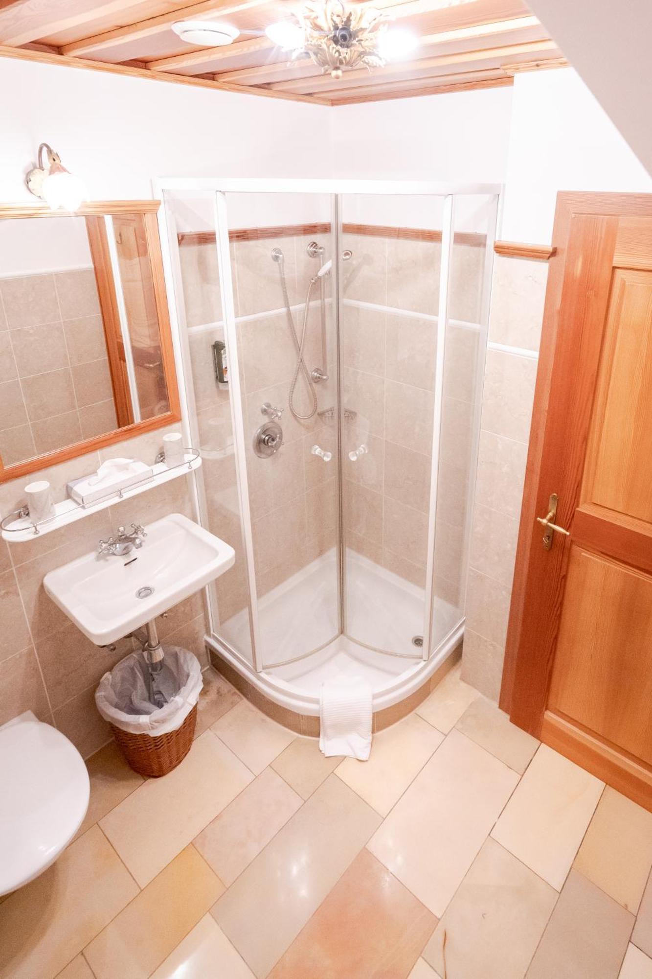 Hotel Roemerstein Лойперсдорф-бай-Фюрстенфельд Экстерьер фото